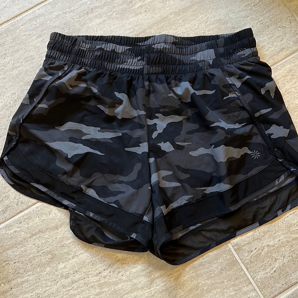 Athleta Racer Run Short 4” size sm